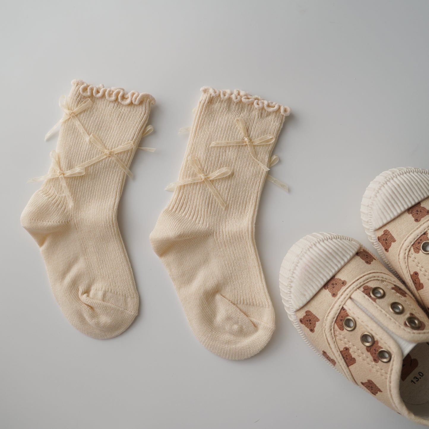 Ribbon Details Ruffled Socks