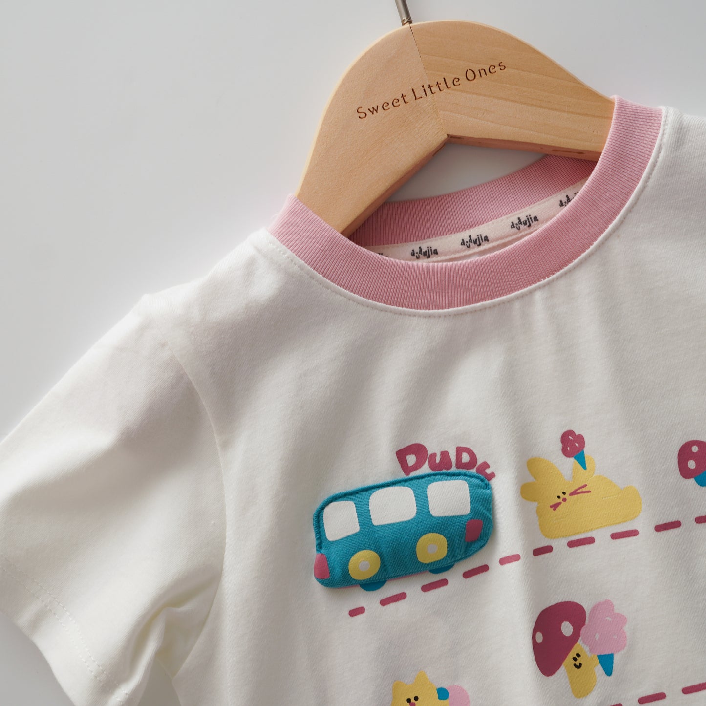 3D Bus Unisex T-Shirt
