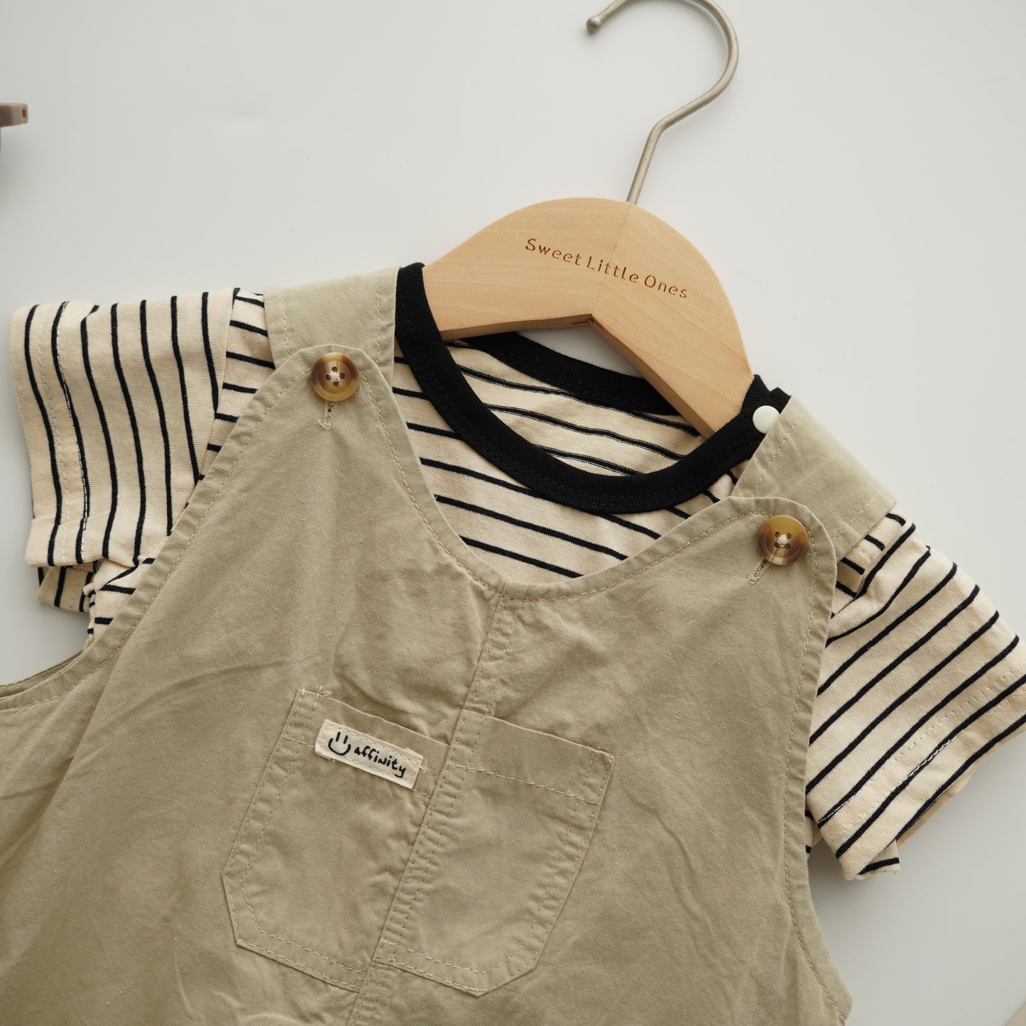 Line Shirt with Casual Sling Set