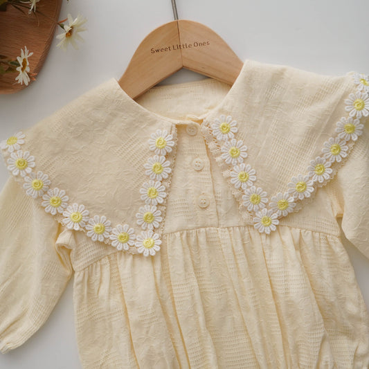 Daisy Details Long Sleeves Romper with Hat