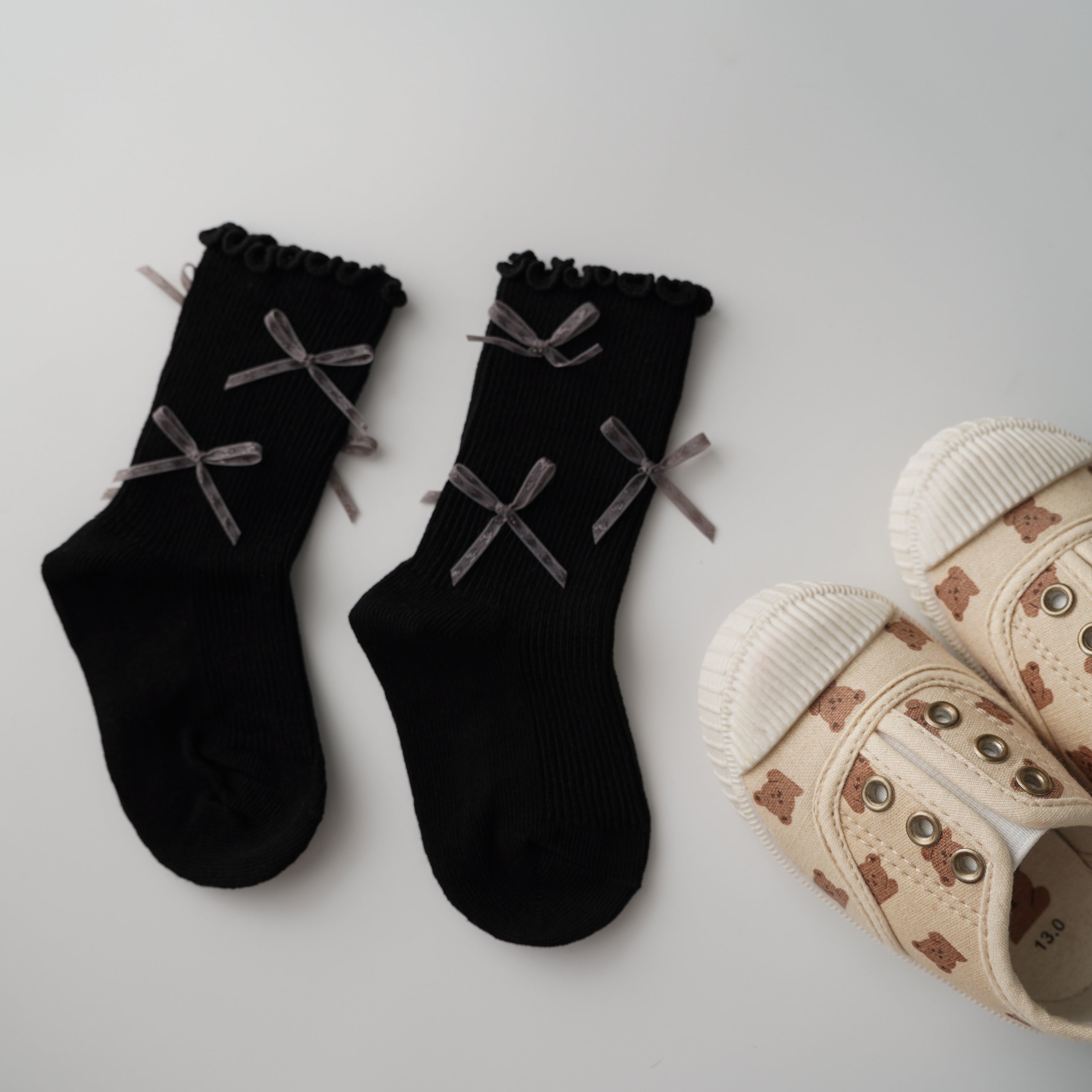 Ribbon Details Ruffled Socks