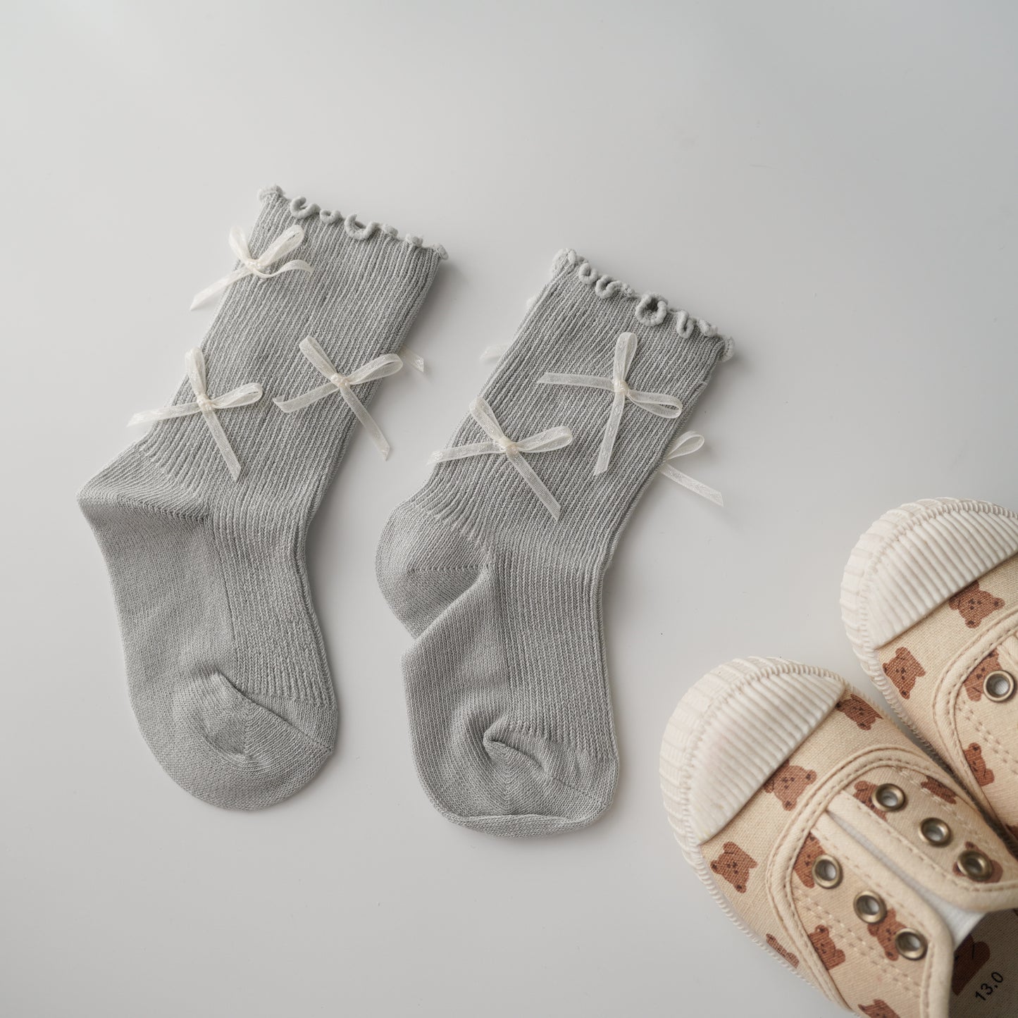 Ribbon Details Ruffled Socks