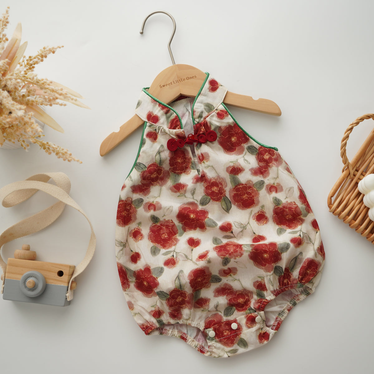 Sleeveless Rose Cheongsam