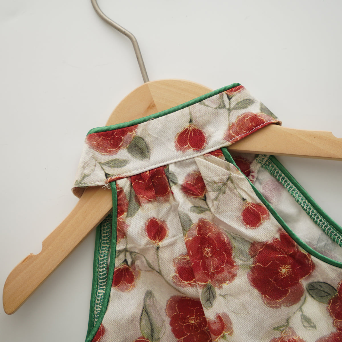 Sleeveless Rose Cheongsam