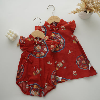 Traditional Chinese Girl Sister Matching