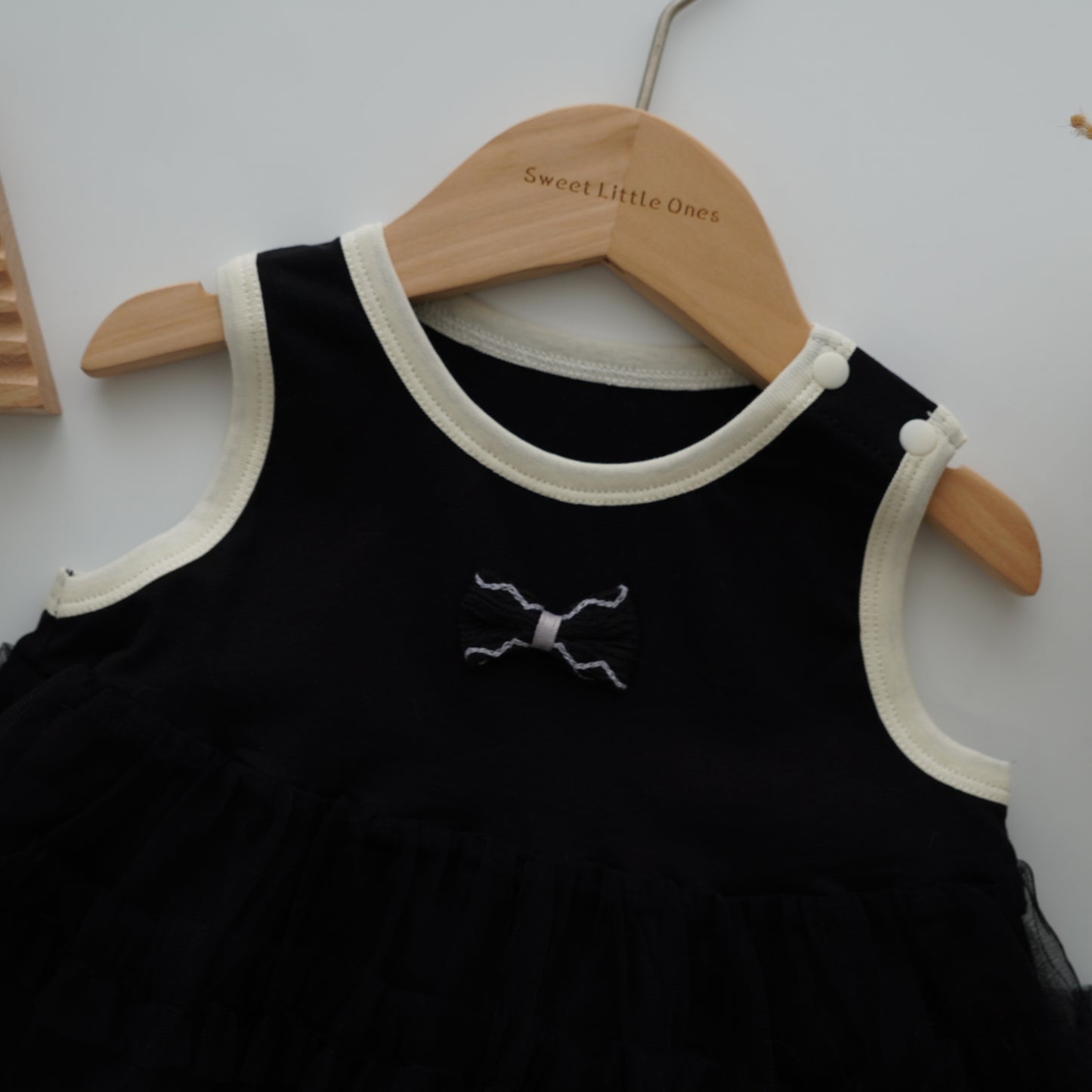 Basic Sleeveless Black Dress