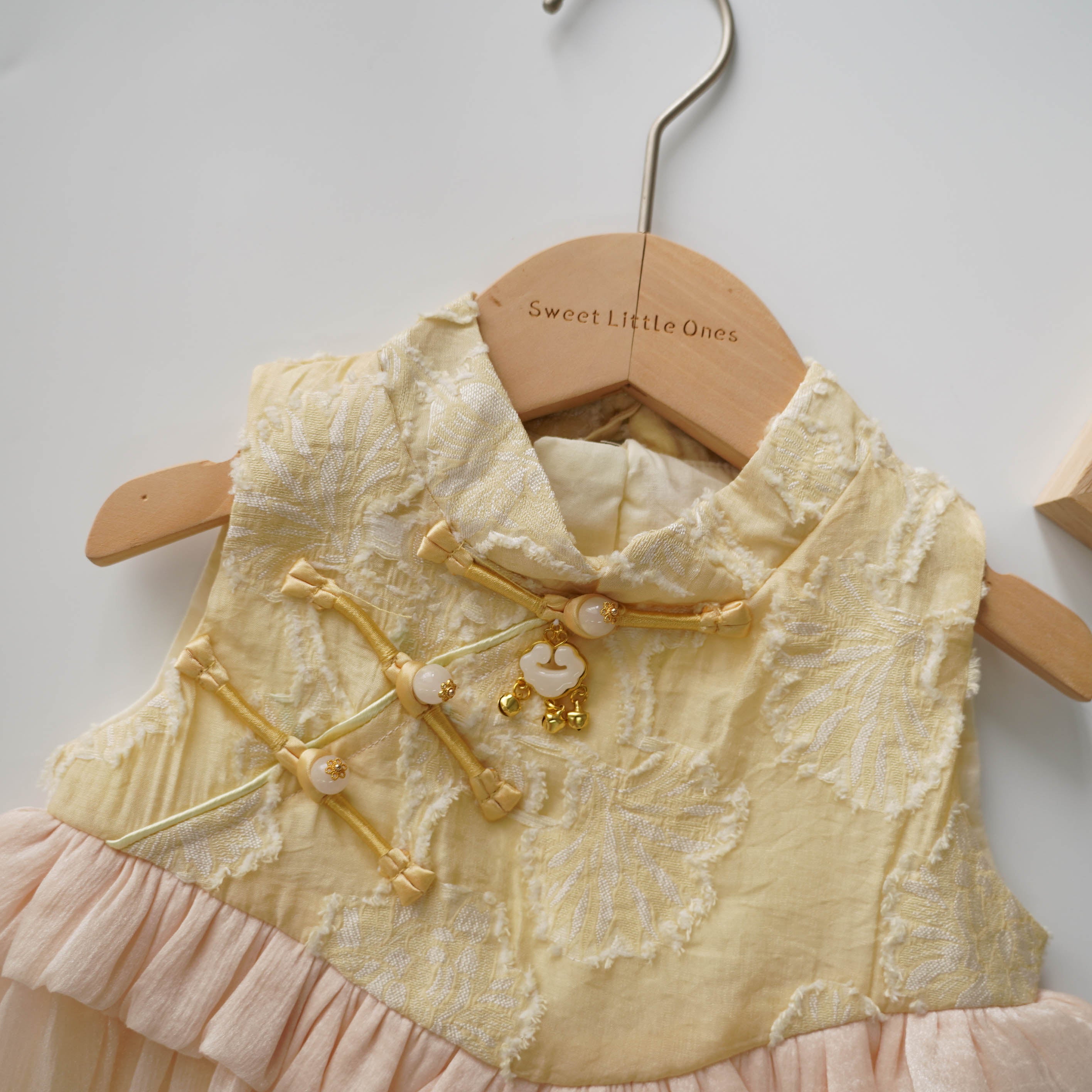 Goldish Yellow Loose Cheongsam Dress (Size 73)