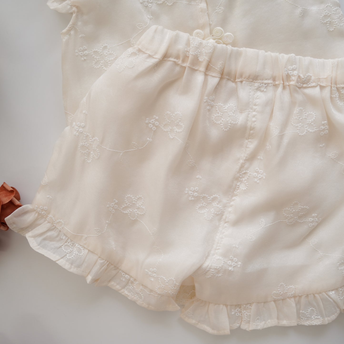 Modern Ruffled Chinese Plain Set