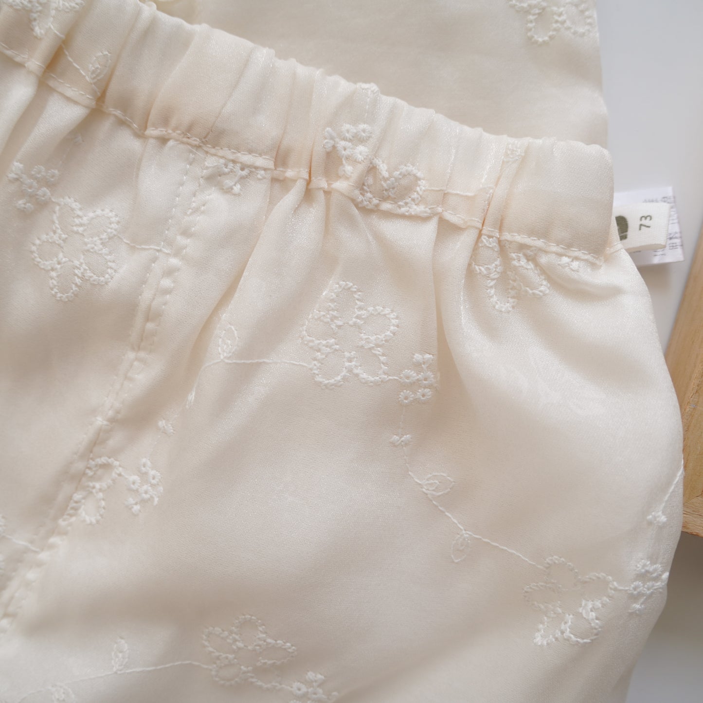 Modern Ruffled Chinese Plain Set