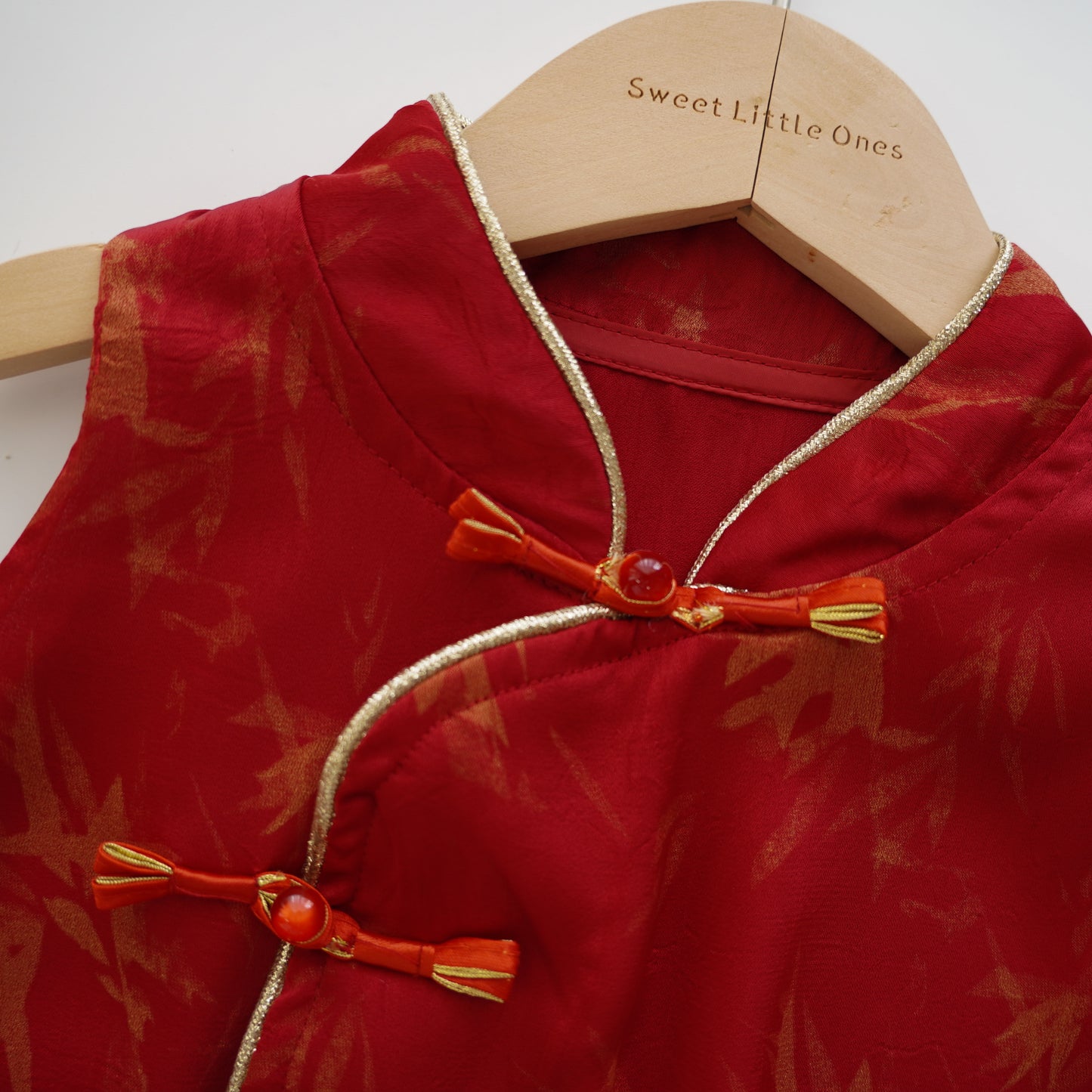 Design Chinese Red Cheongsam Set