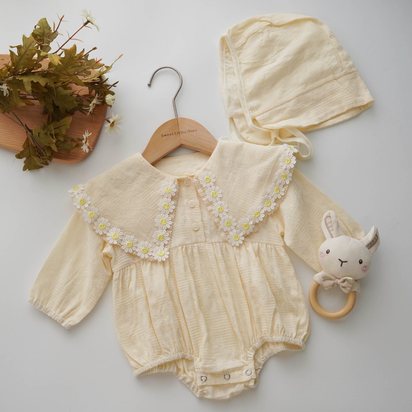 Daisy Details Long Sleeves Romper with Hat