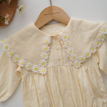 Daisy Details Long Sleeves Romper with Hat