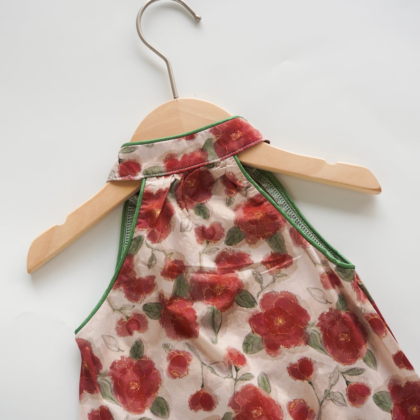 Sleeveless Rose Cheongsam